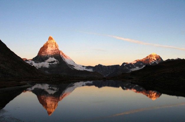 331Lago-Riffelsee-com-Matterhorn-ao-fundo