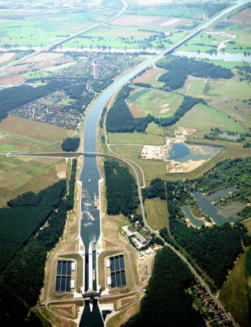 Magdeburg-Water-Bridge-00-3-750x975